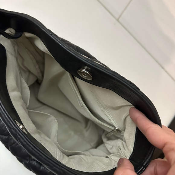 Authentic chanel bag - Picture 9 of 10